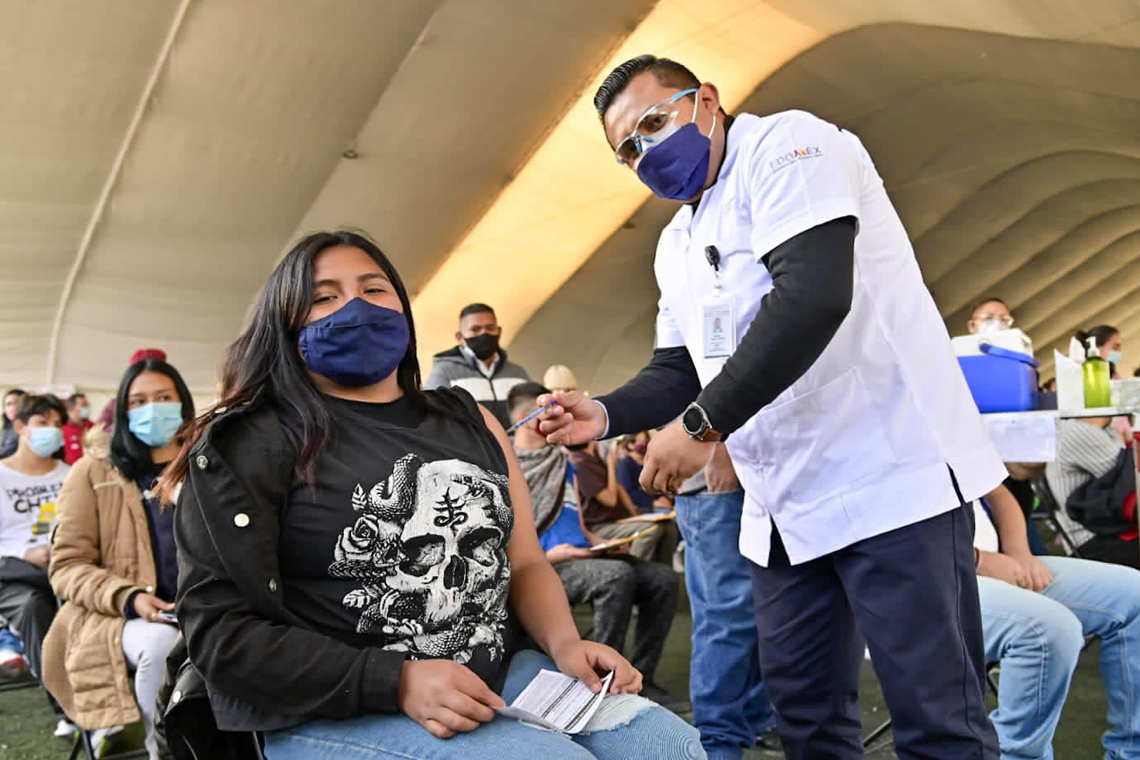 Boletín 300.-Gobierno de Chalco aplica 19 mil 248 dosis de vacuna para jóvenes de 15 a 17 años