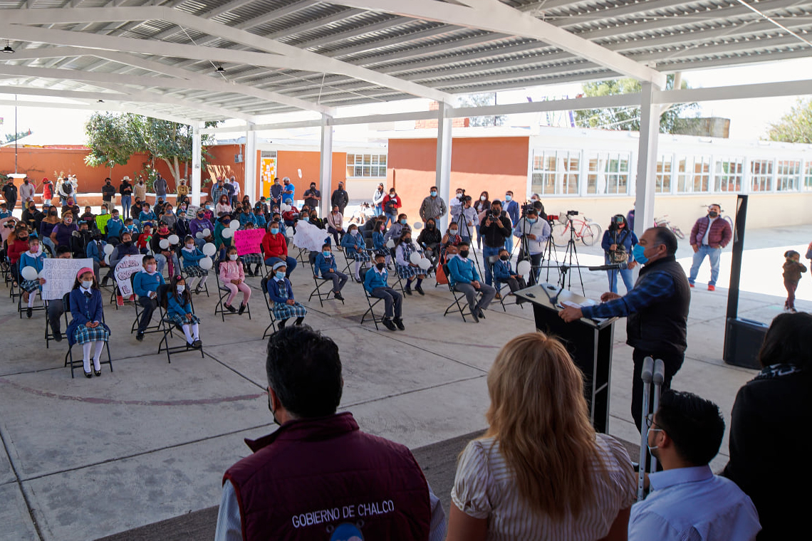 Boletín 290.-Miguel Gutiérrez entrega techumbres en Huitzilzingo y Xico Nuevo
