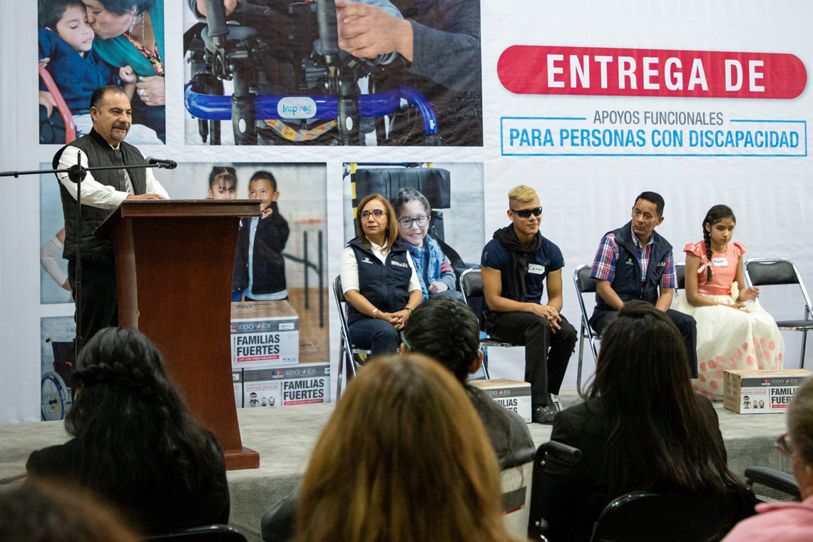 Boletín 94.-DIF Estado de México entrega, en Chalco, 287 apoyos funcionales para personas con discapacidad 