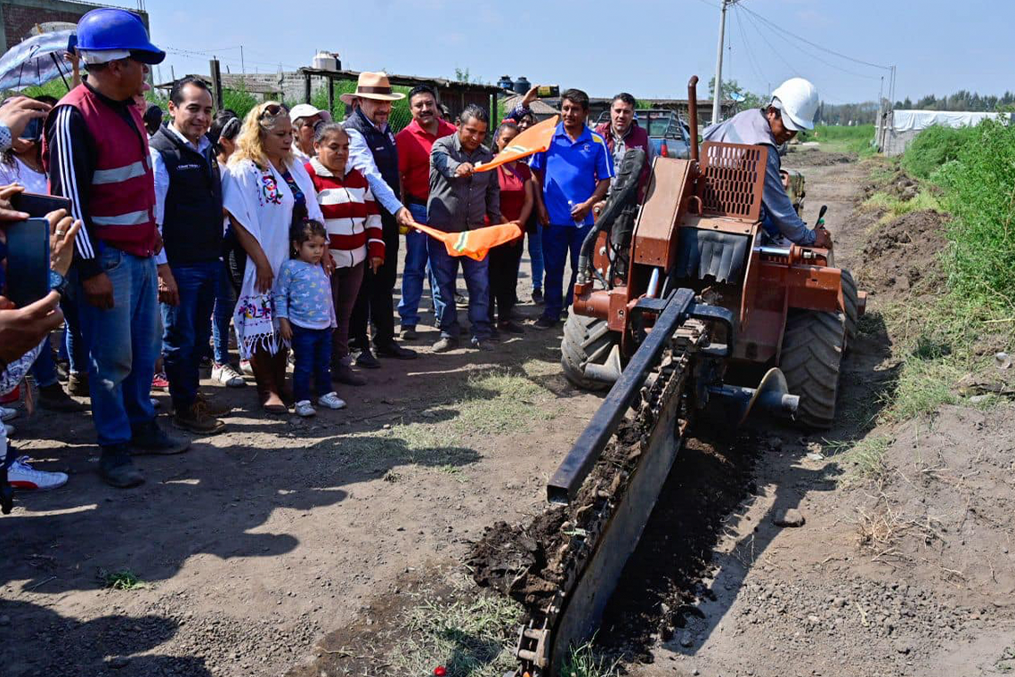 Boletín 214.- Miguel Gutiérrez entrega obra hidráulica de 2.9 millones de pesos en Ayotzingo
