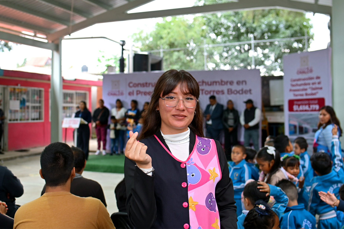 Boletín 087.- Abigail Sánchez entrega techumbre en San Juan Tezompa