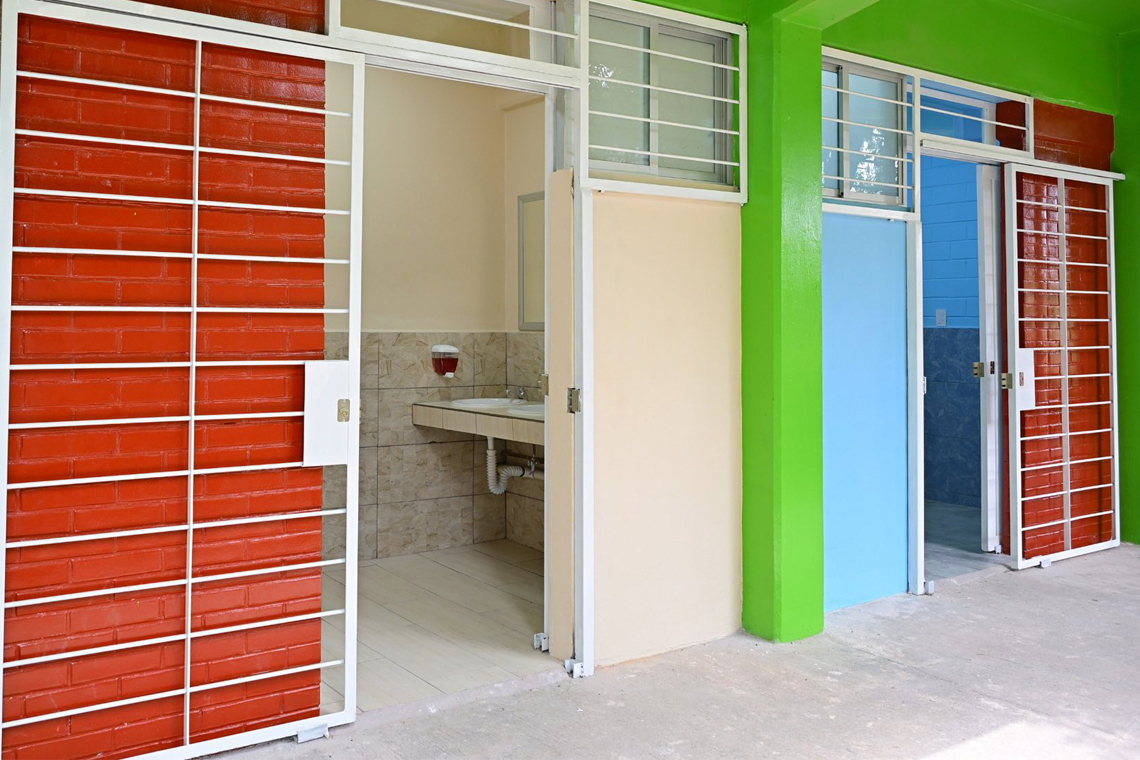 Boletín 089.- Abigail Sánchez entrega rehabilitación de baños en Villas de San Martín