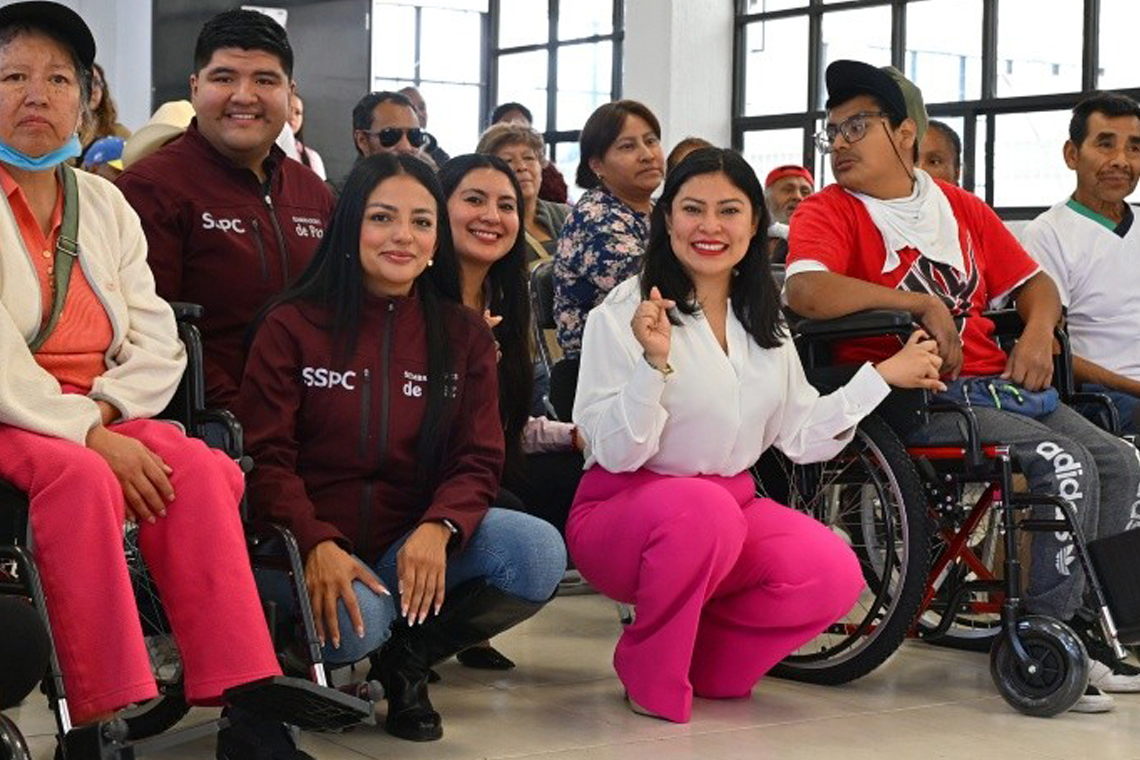 Boletín 156.- Abigail Sánchez entrega de aparatos funcionales en Chalco
